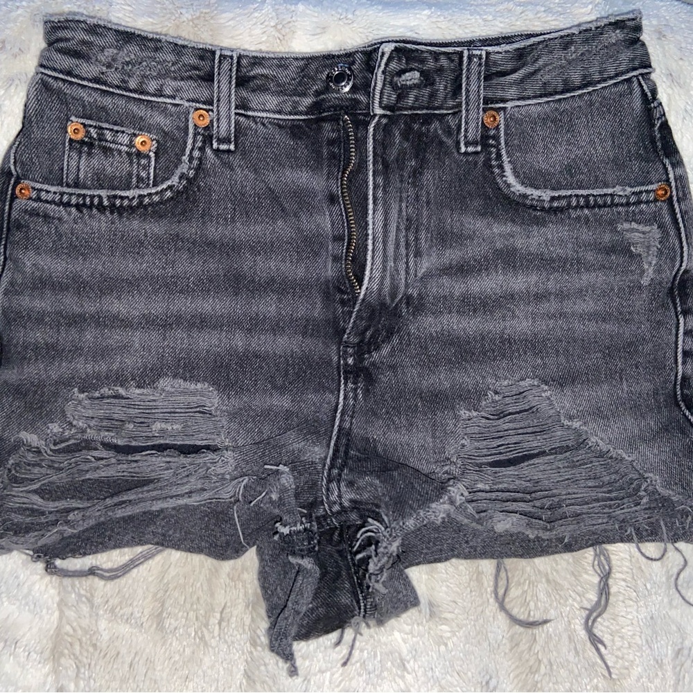 Topshop black very ripped denim mom jean short size 4.